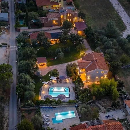 Majmajola Garden For 14 Persons Near Pula With Kids Playground, Sauna & Large Garden Villa Vodnjan