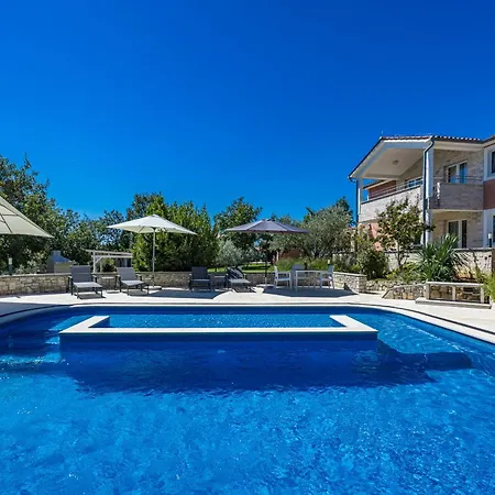 Villa Majmajola Garden For 14 Persons Near Pula With Kids Playground, Sauna & Large Garden Vodnjan