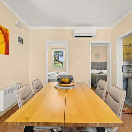 Villa Majmajola Garden For 14 Persons Near Pula With Kids Playground, Sauna & Large Garden