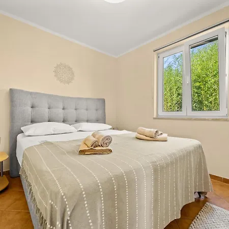 Majmajola Garden For 14 Persons Near Pula With Kids Playground, Sauna & Large Garden