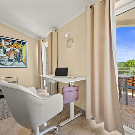 Majmajola Garden For 14 Persons Near Pula With Kids Playground, Sauna & Large Garden Villa