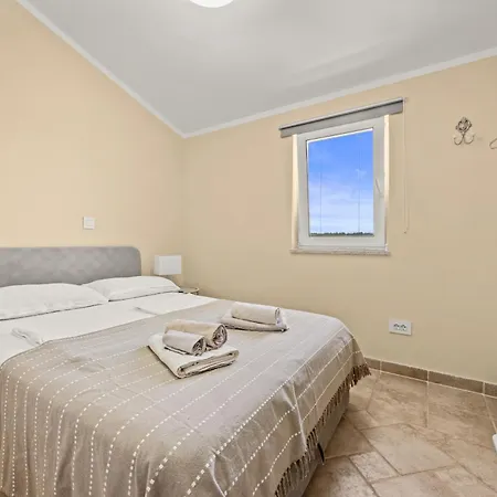 Majmajola Garden For 14 Persons Near Pula With Kids Playground, Sauna & Large Garden Villa *