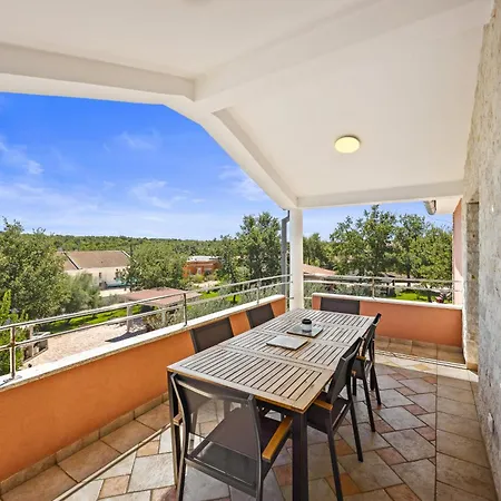 Majmajola Garden For 14 Persons Near Pula With Kids Playground, Sauna & Large Garden Villa