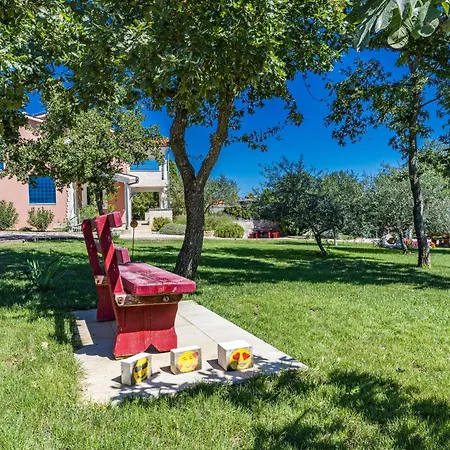 Majmajola Garden For 14 Persons Near Pula With Kids Playground, Sauna & Large Garden