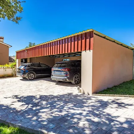 Villa Majmajola Garden For 14 Persons Near Pula With Kids Playground, Sauna & Large Garden Vodnjan